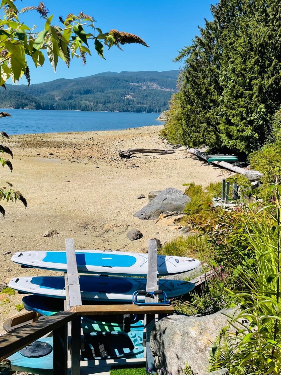 The Tuwanek Hotel And Spa Sechelt Exterior photo