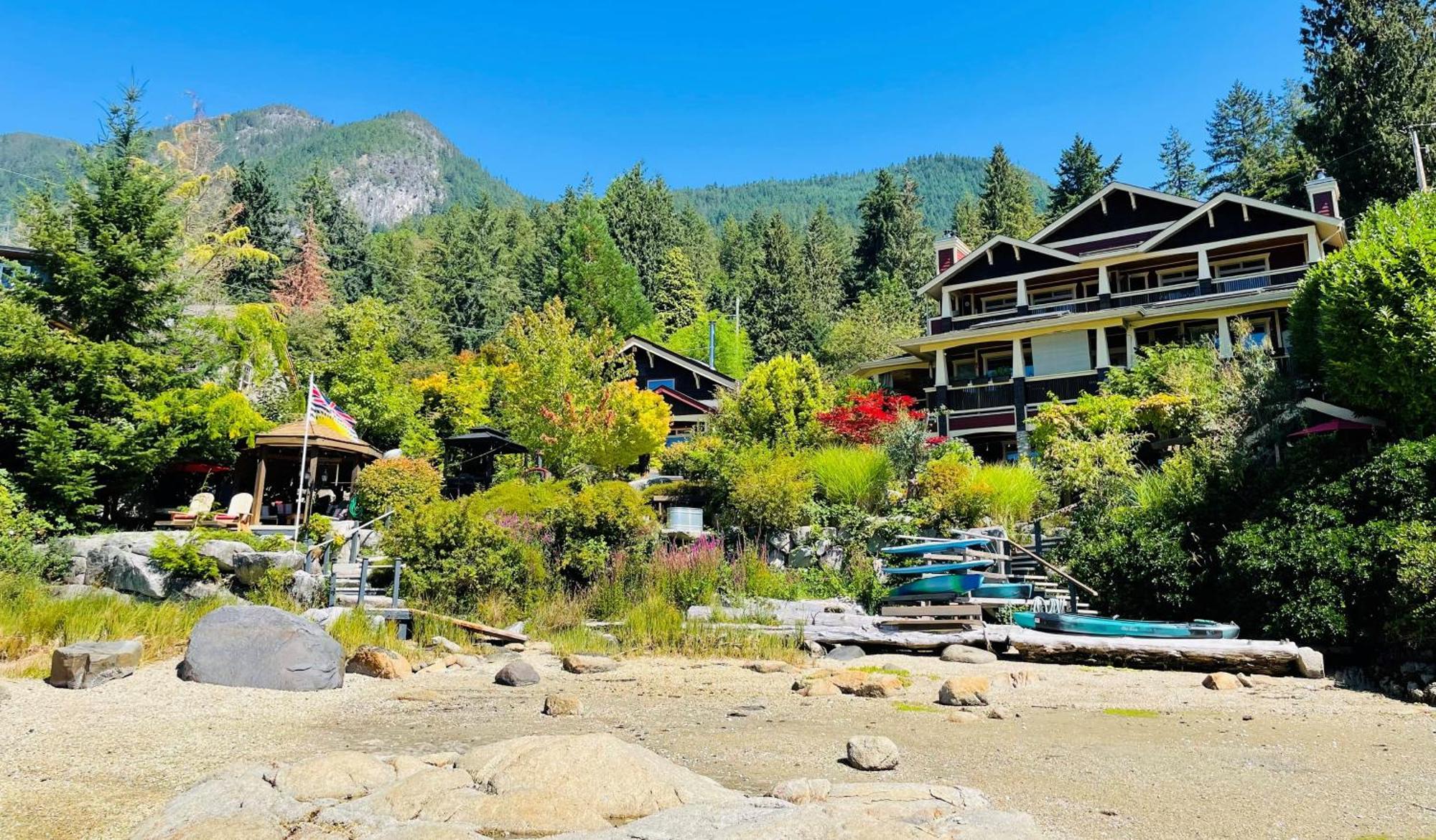 The Tuwanek Hotel And Spa Sechelt Exterior photo