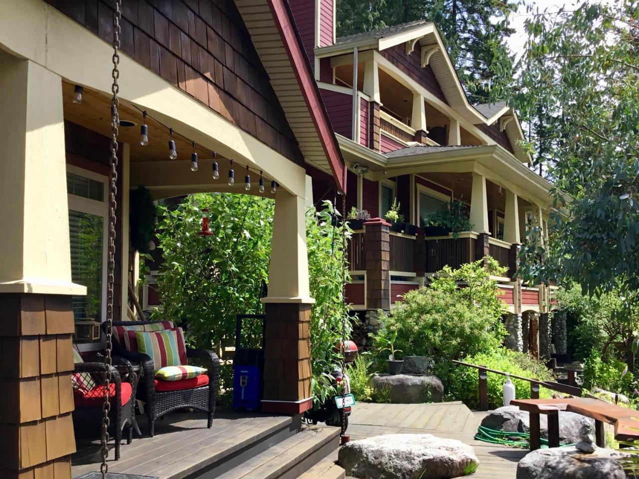 The Tuwanek Hotel And Spa Sechelt Exterior photo